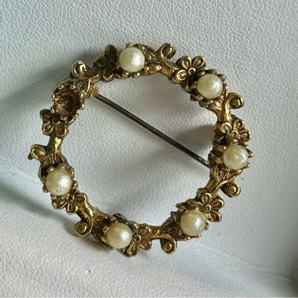 Vintage Signed TACOA Art Nouveau Floral Brooch Pin w/ Faux Pearls Open Circle - Picture 5 of 11